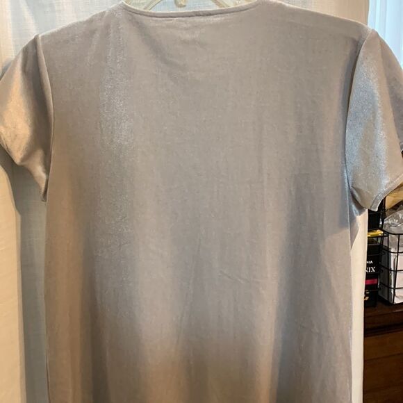 Ann Taylor size medium gray velour short sleeve top with keyhole front - Picture 5 of 8
